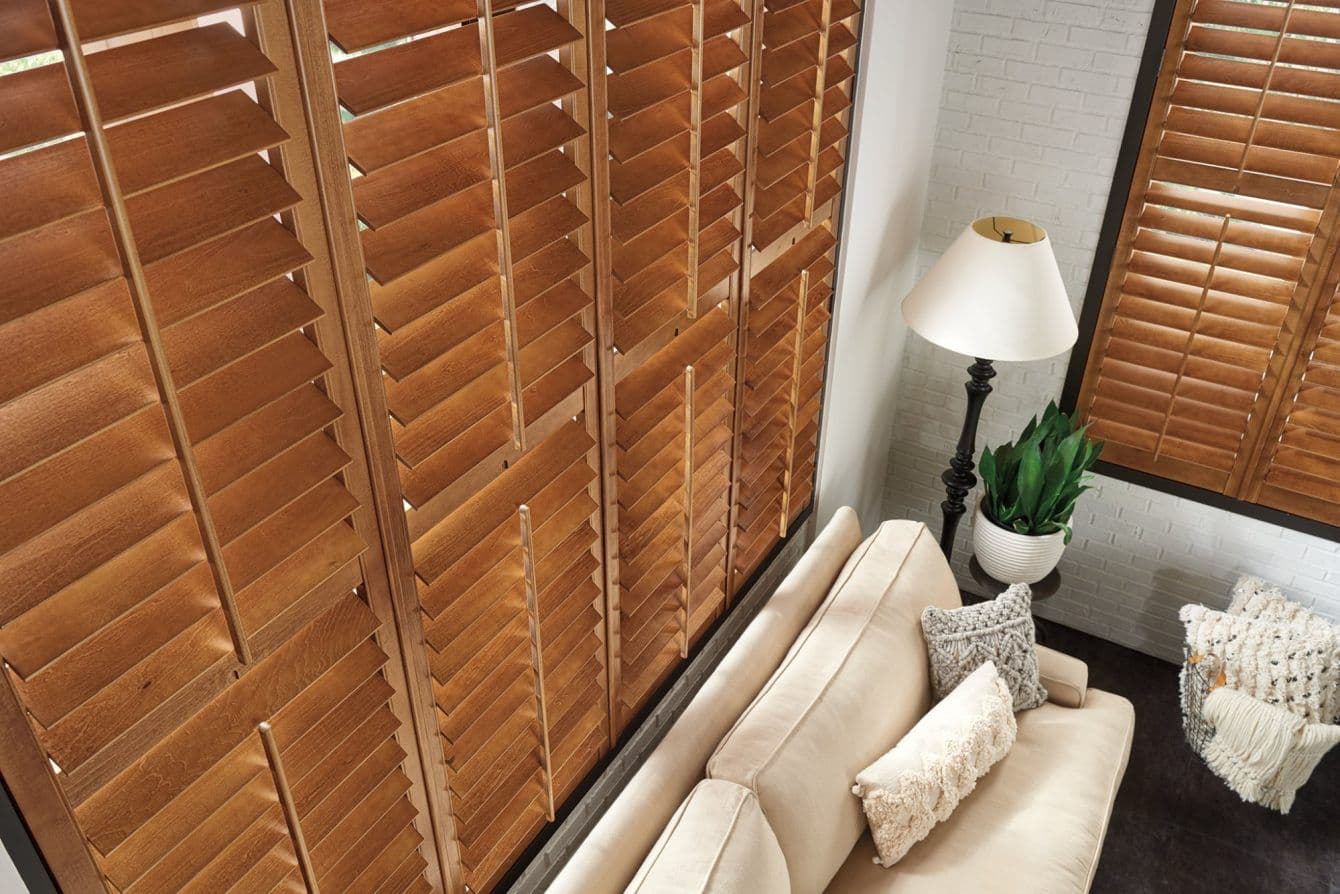wood-shutters corner